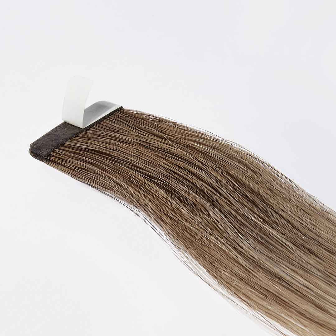 Multi tonal hair extensions C20